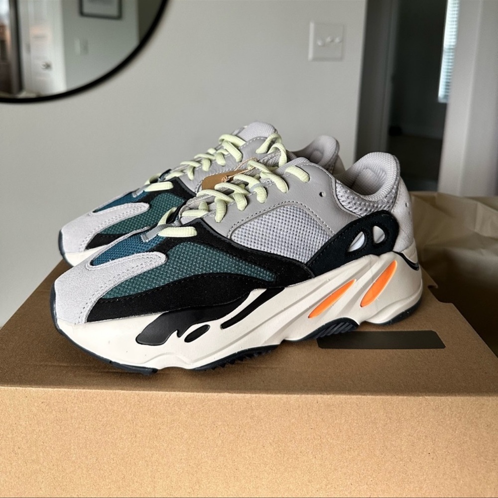 yeezy 700 worn once in great condition